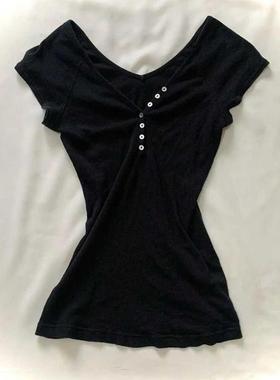 黑色修身显瘦纽扣V领t恤女夏季小个子百搭时尚休闲上衣2025新款