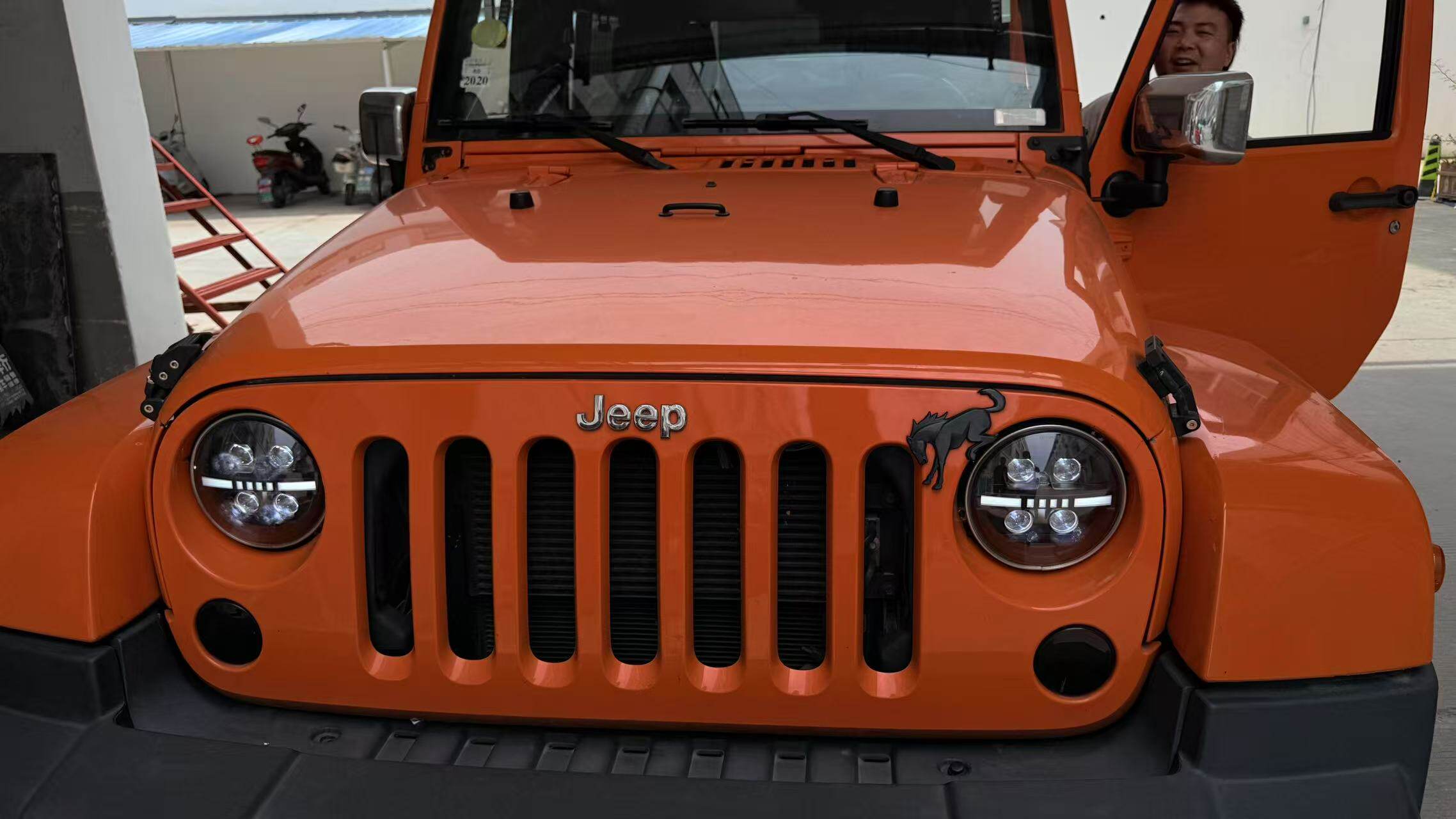 适用于牧马人JK LED前大灯日间行车灯泡jeep个性改装八近八远大灯