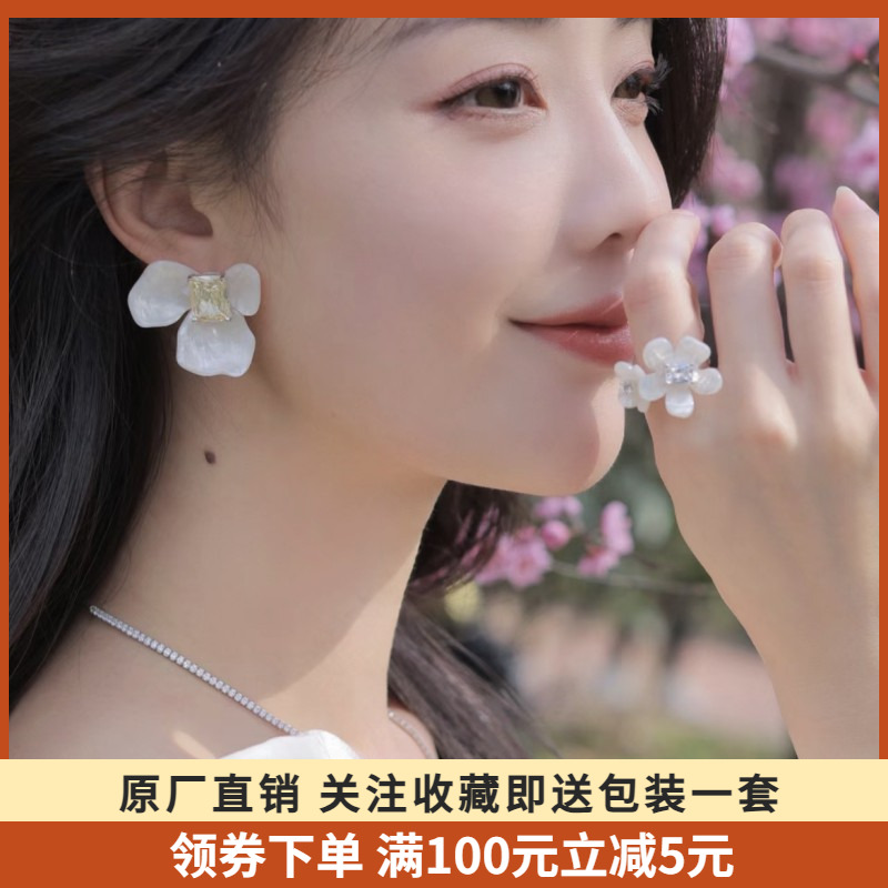 hefang纯银何方白鸢尾方糖耳钉