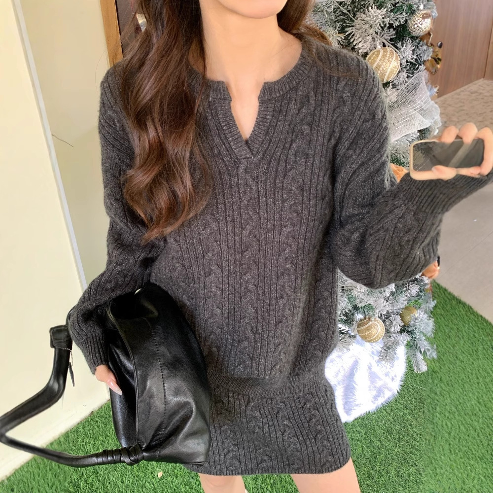 CC2025冬季新款欧货精品女时尚剪刀领纯色百搭显瘦麻花纹羊毛套装