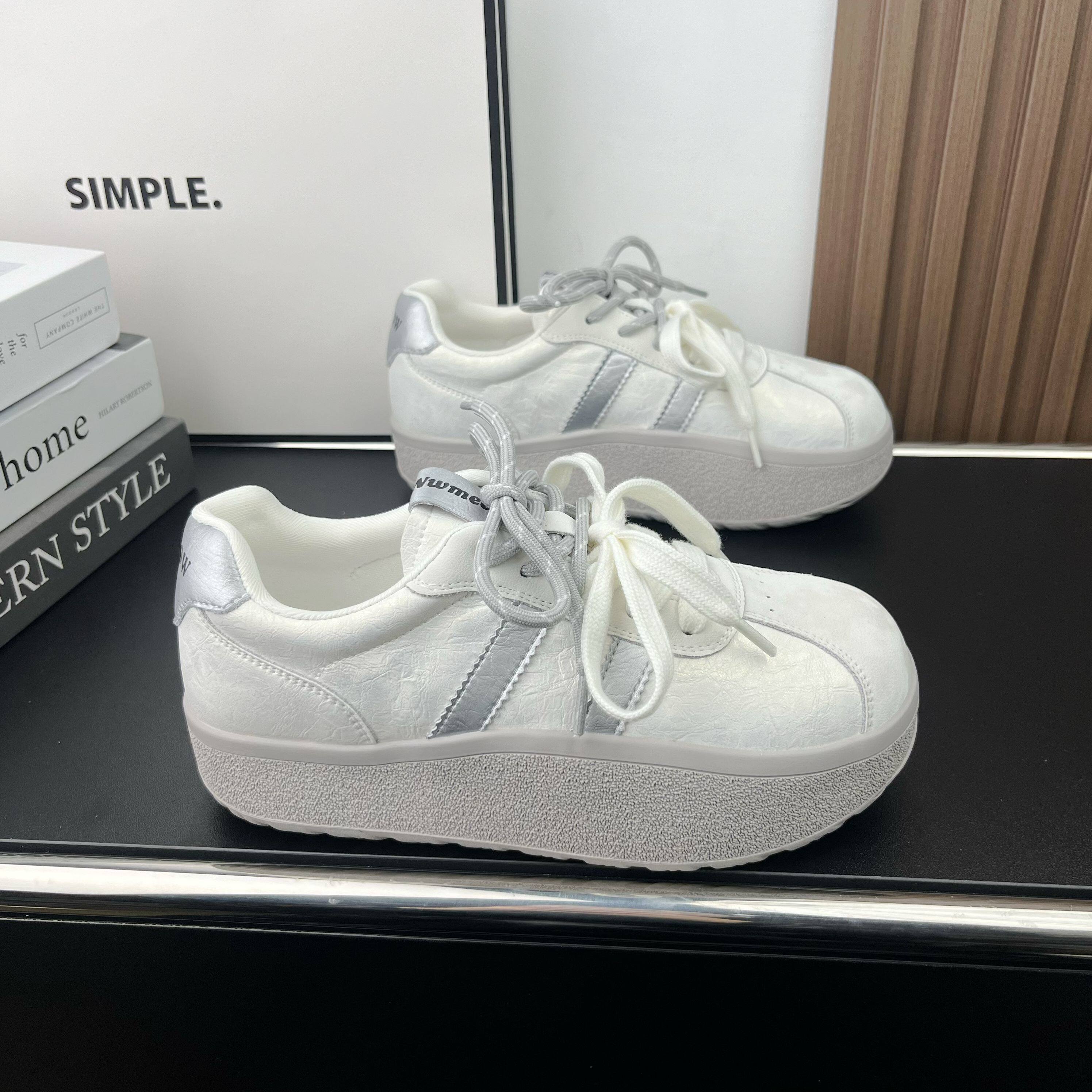 厚底小白鞋女2026春季新款百搭德训鞋巨好看不累脚运动休闲板鞋子