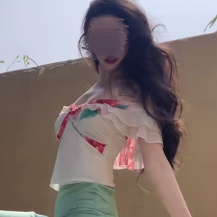 网红迪迪不畏同款一字领印花短袖衬衫网纱荷叶边设计感露肩上衣