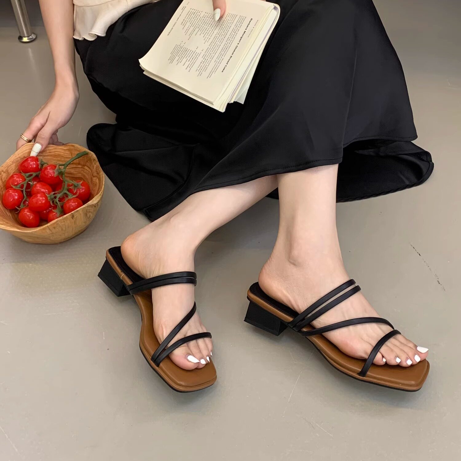 法式方头高级仙女风露趾一字拖女2025夏季新款性感百搭细跟凉拖鞋