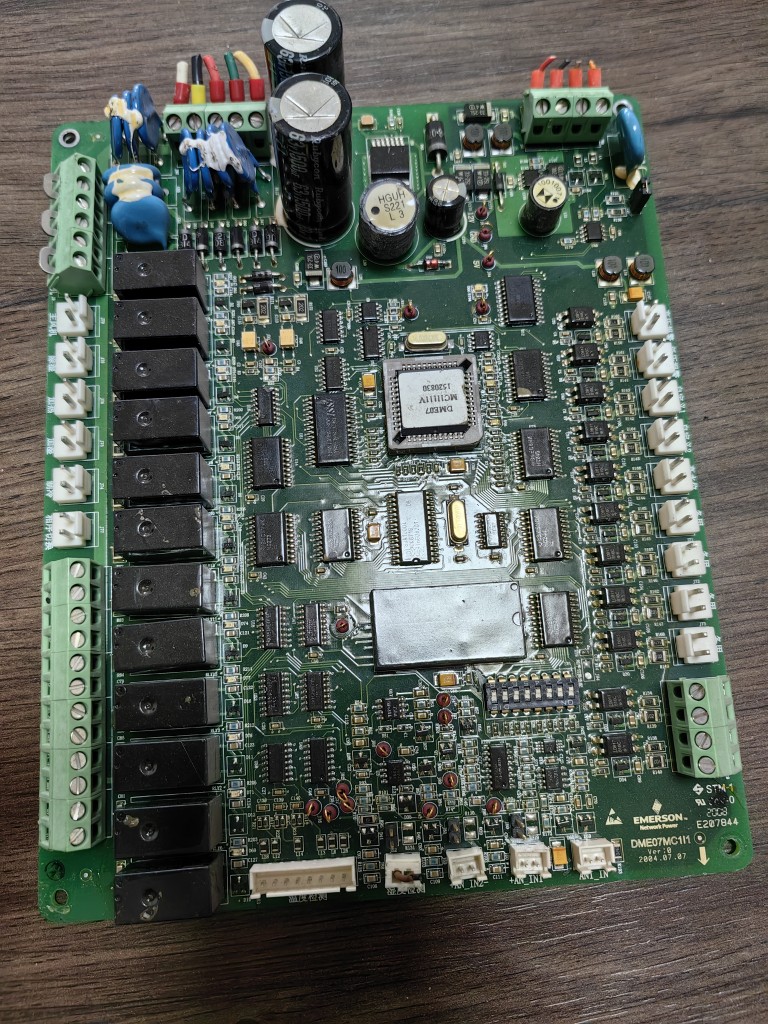 艾默生精密空调配件 电脑板DME07MC111线路板 主板 控制板 电路板图片