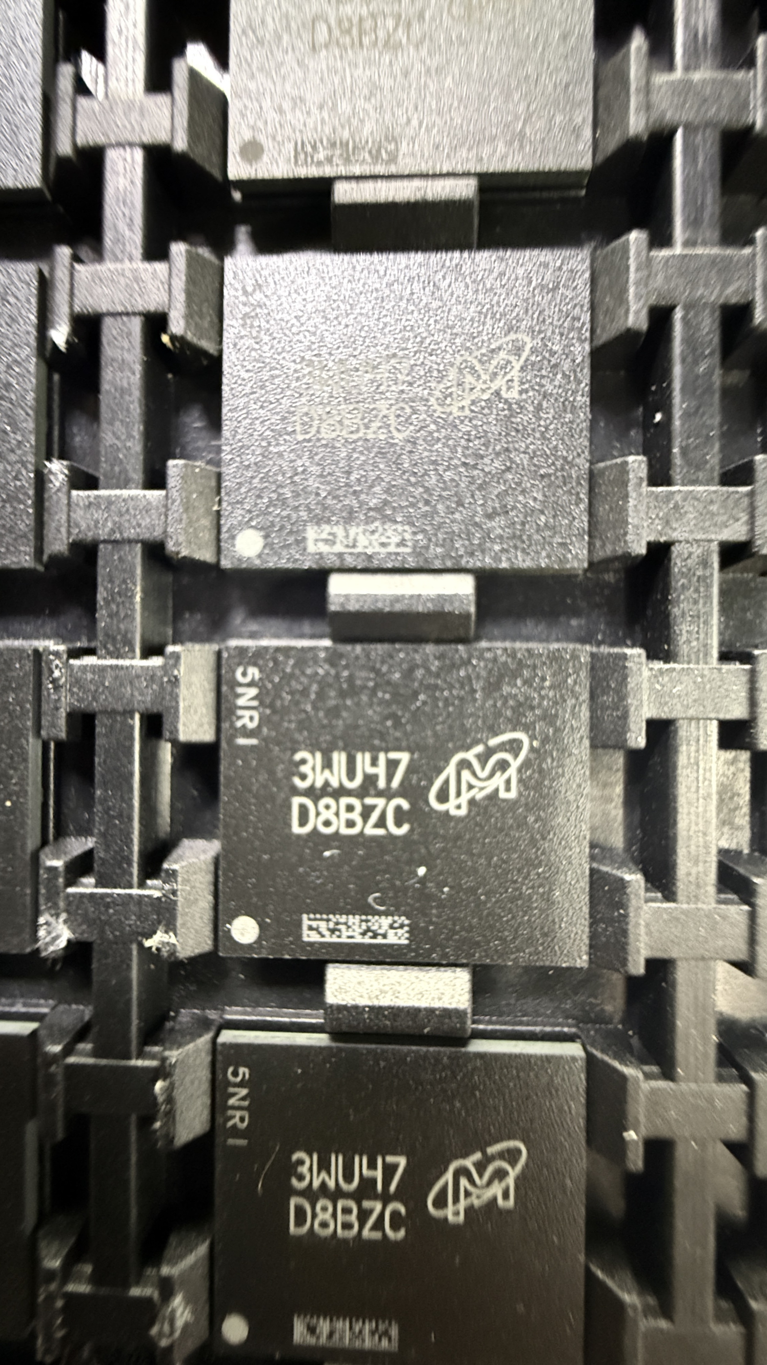 D8BZC D8BZF K4ZAF-HC16/HC18 D8BWW H56G4242AS4D-X014 现货直售