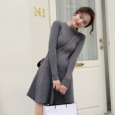 针织连衣裙女秋季短款显瘦小个子内搭外穿小黑裙打底配大衣毛衣裙