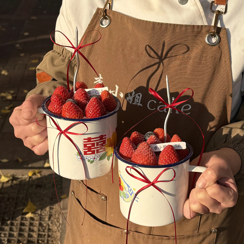 网红同款圣诞节草莓蛋糕装饰复古怀旧大红花搪瓷杯烘焙甜品茶缸,节庆用品/礼品,蛋糕/烘焙装饰用品,淘宝优惠券,粉丝福利购,淘宝优惠卷