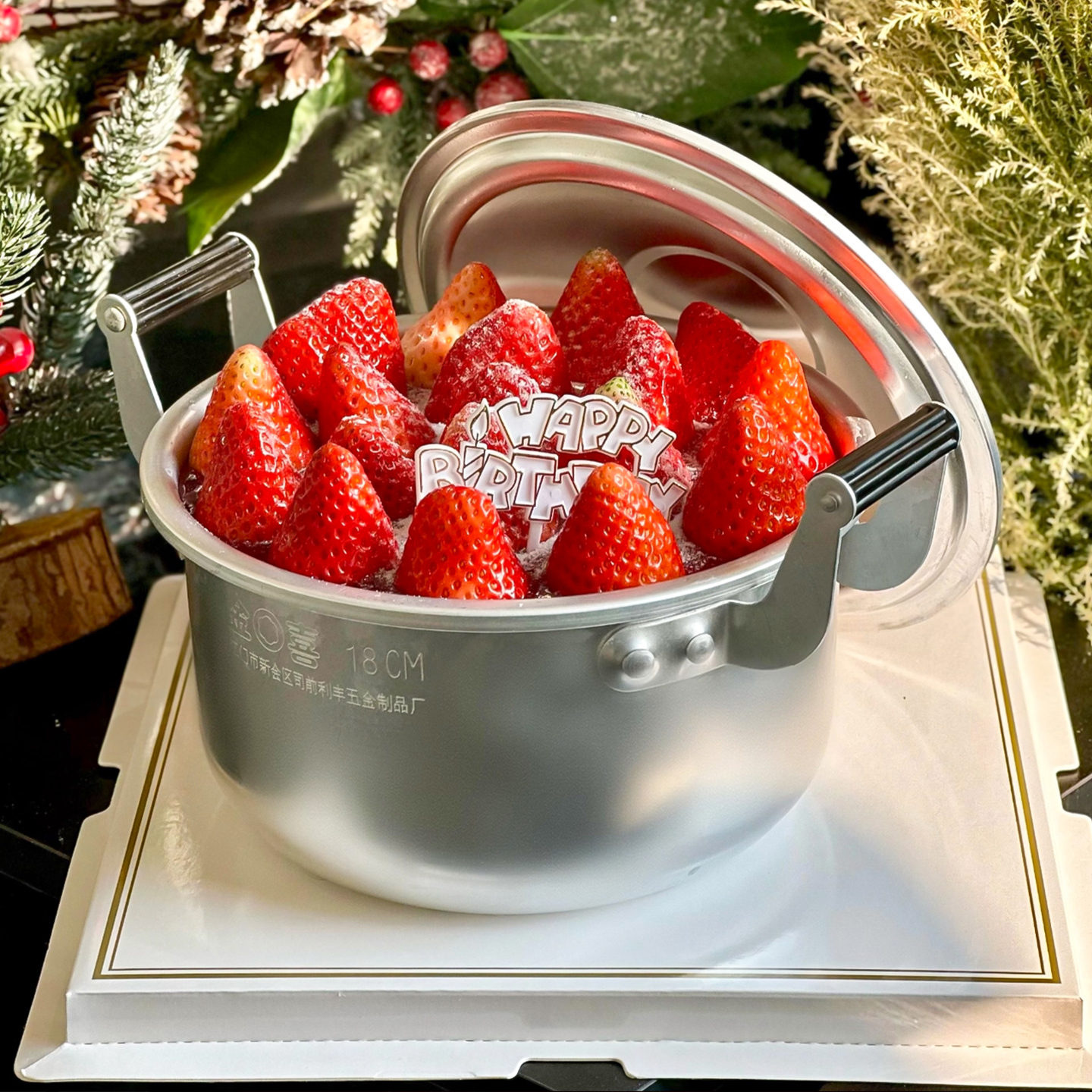 网红冬季草莓主题甜品蛋糕装