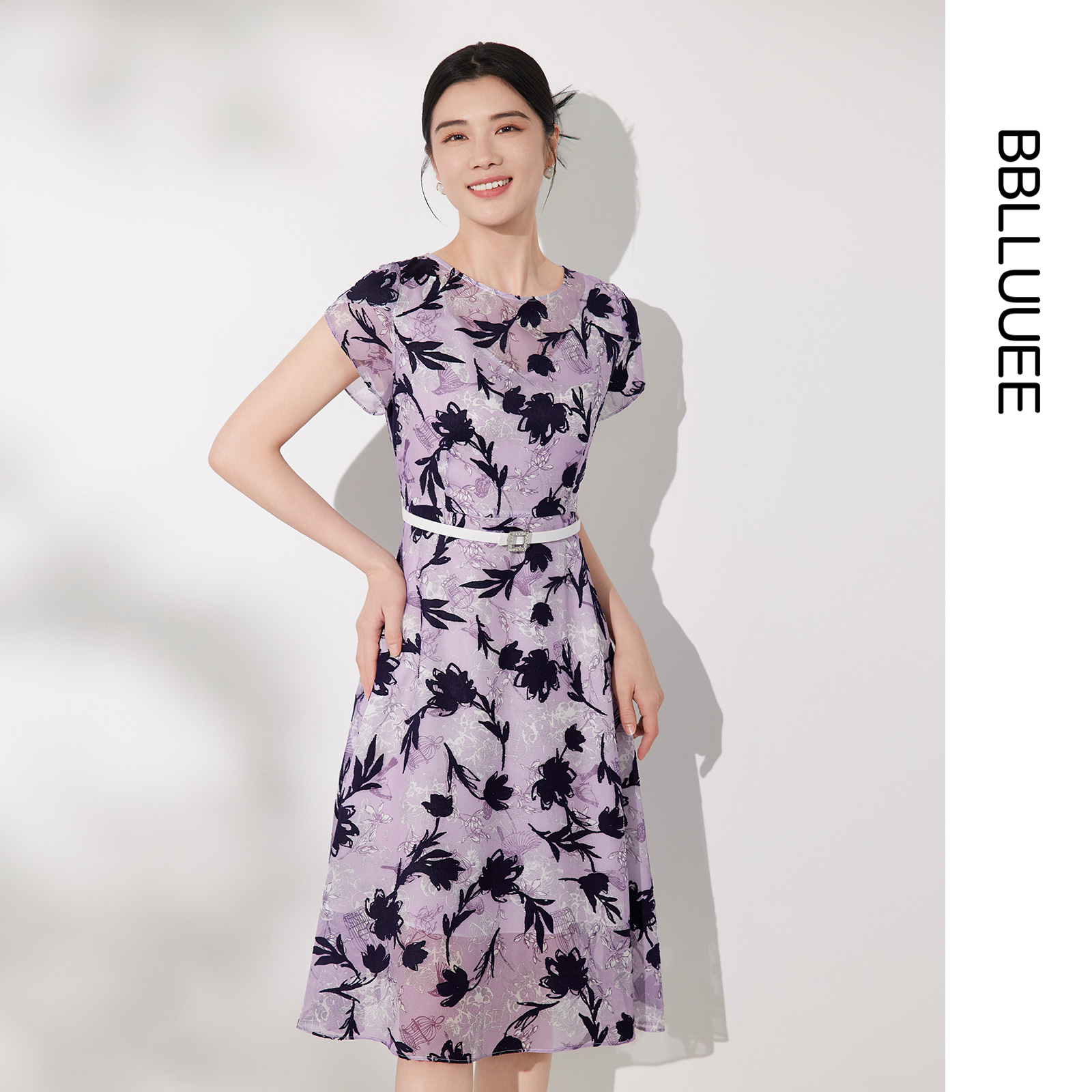 气质优雅 系带收腰 烧花短袖连衣裙