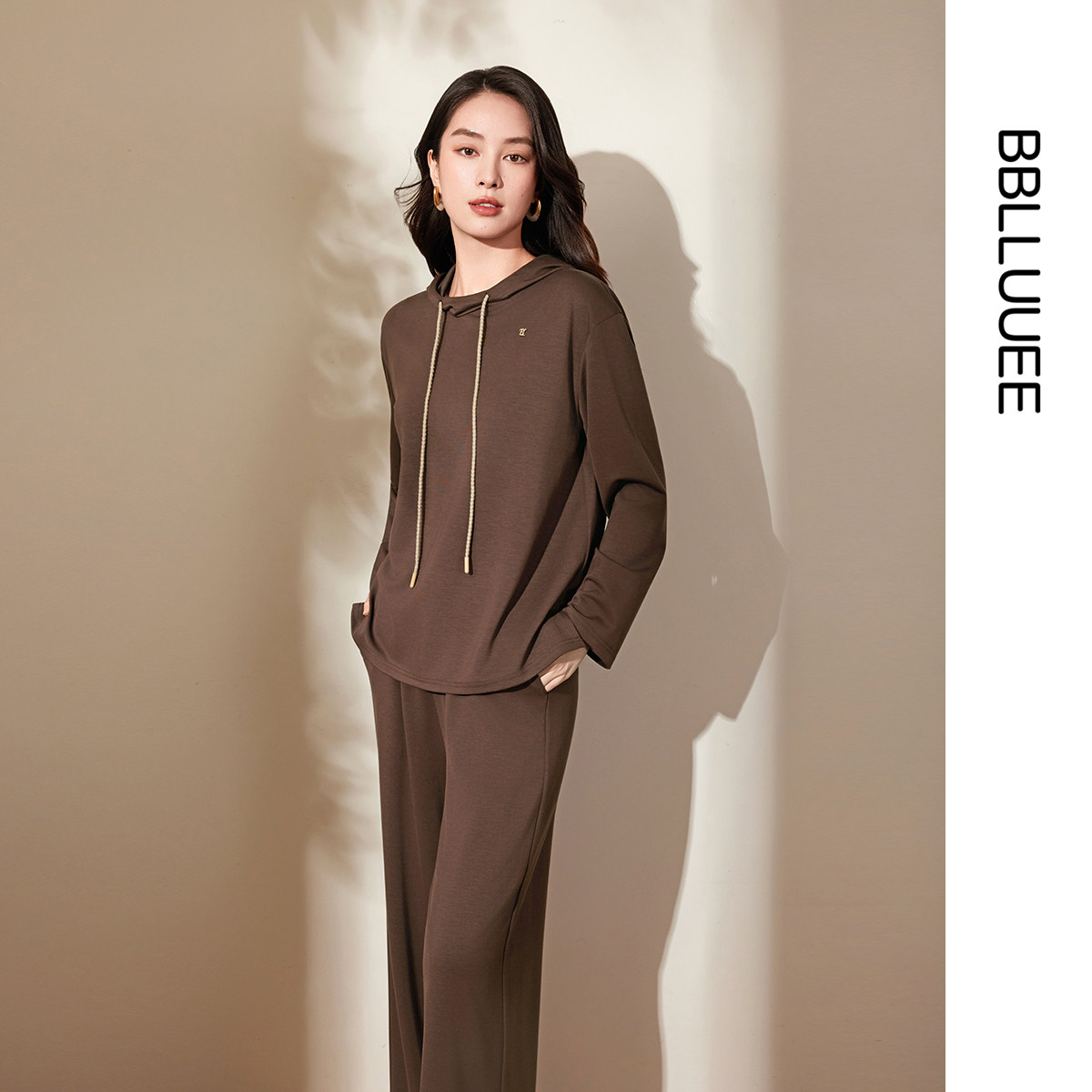 【琥珀流光风】BBLLUUEE粉蓝衣橱2025冬装新款女休闲连帽卫衣套装,女装/女士精品,时尚套装,淘宝优惠券,粉丝福利购,淘宝优惠卷