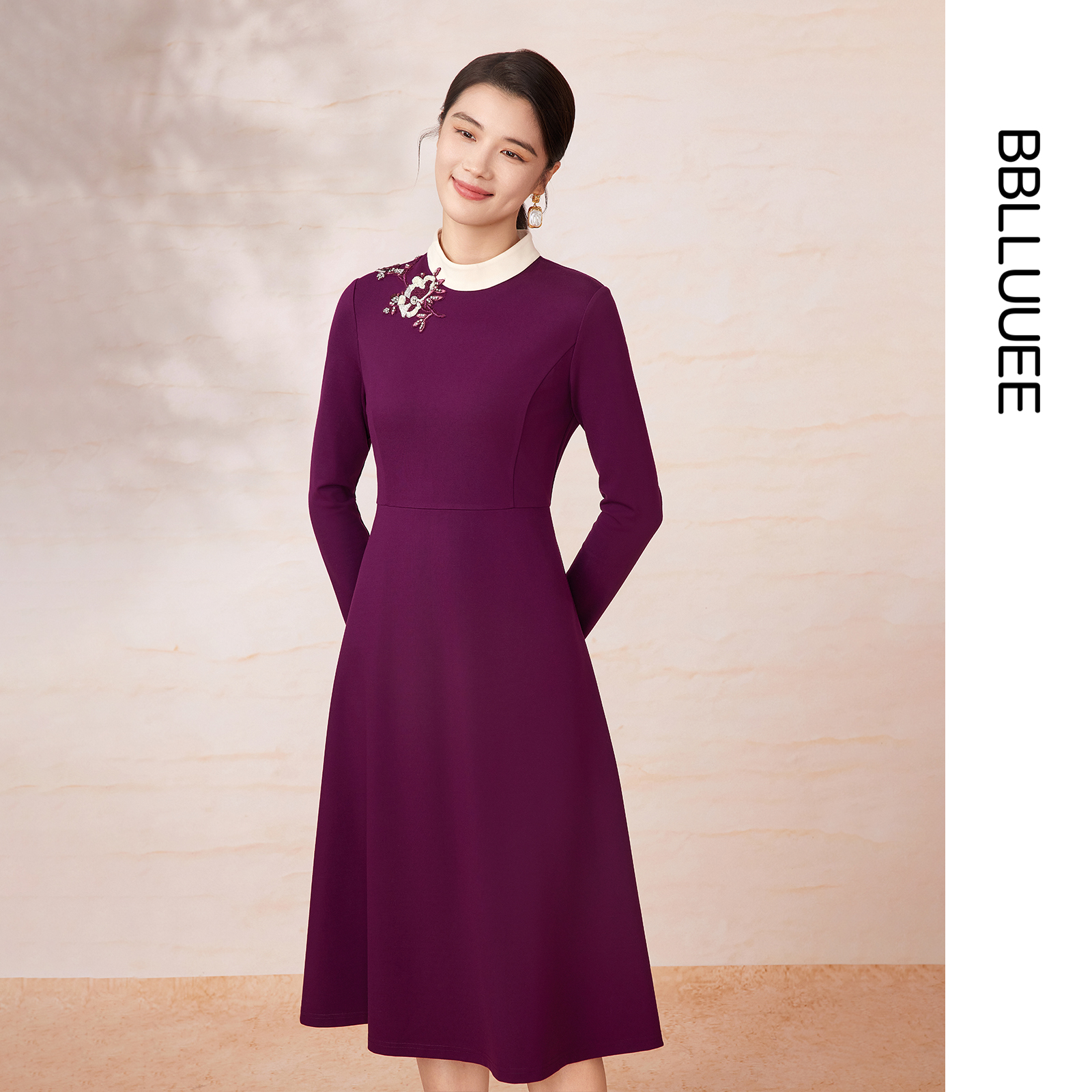 粉蓝衣橱东方感复古针织连衣裙