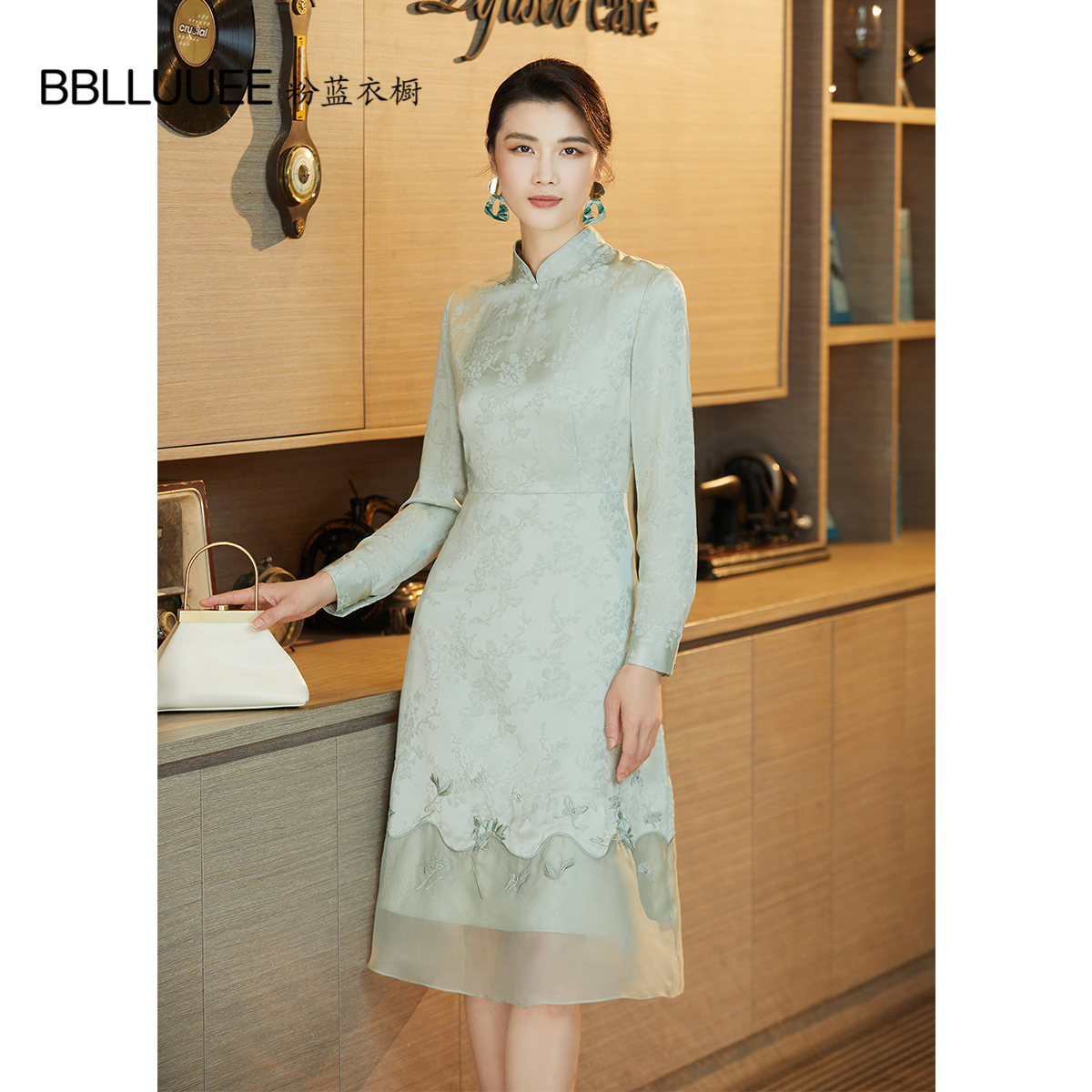 复古缎面新中式粉蓝衣橱