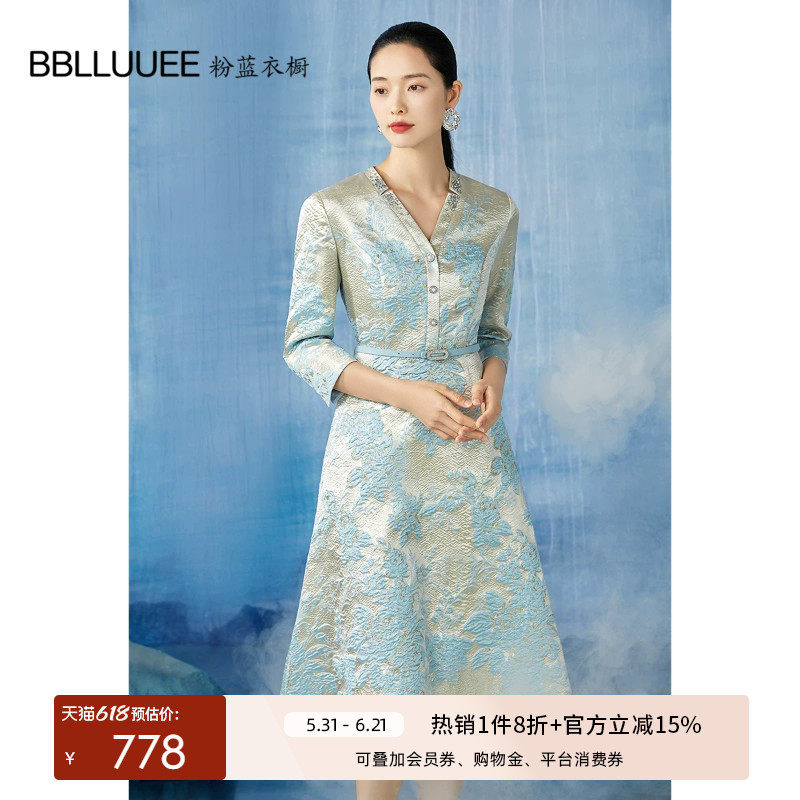 粉蓝衣橱重工奢华闪钻礼服裙女2025秋新款金丝提花V领精致连衣裙