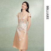 新款 气质V领连衣裙 BBLLUUEE 粉蓝衣橱2025夏装 宋式 提花礼服裙