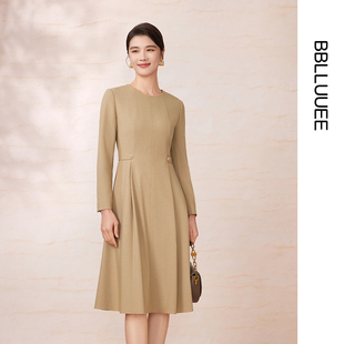 A字裙 花纱驼色长袖 腰袢辑线收腰连衣裙BBLLUUEE 粉蓝衣橱春秋女装