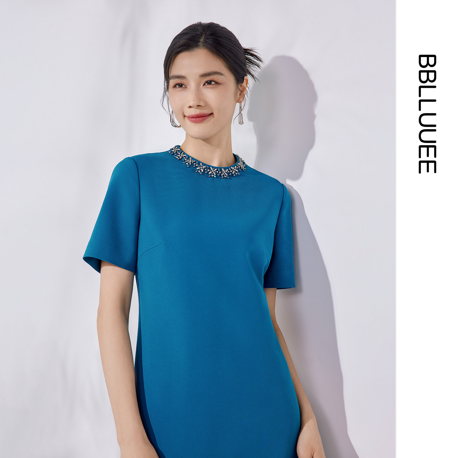 BBLLUUEE粉蓝衣橱2026夏装新款精简重工钉钻精致优雅短袖连衣裙女