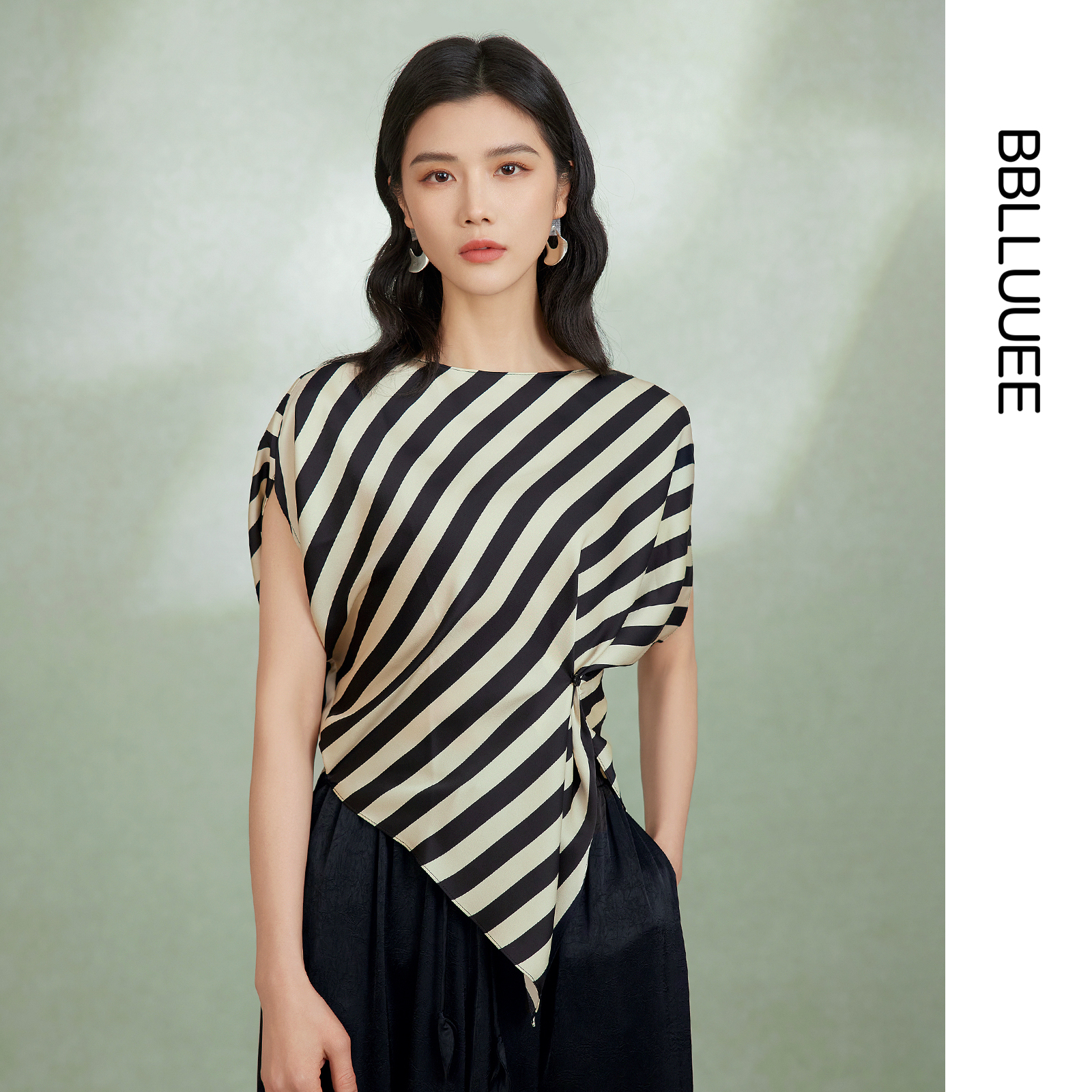BBLLUUEE粉蓝衣橱2025夏装新款时尚黑白条纹解构上衣女不对称小衫