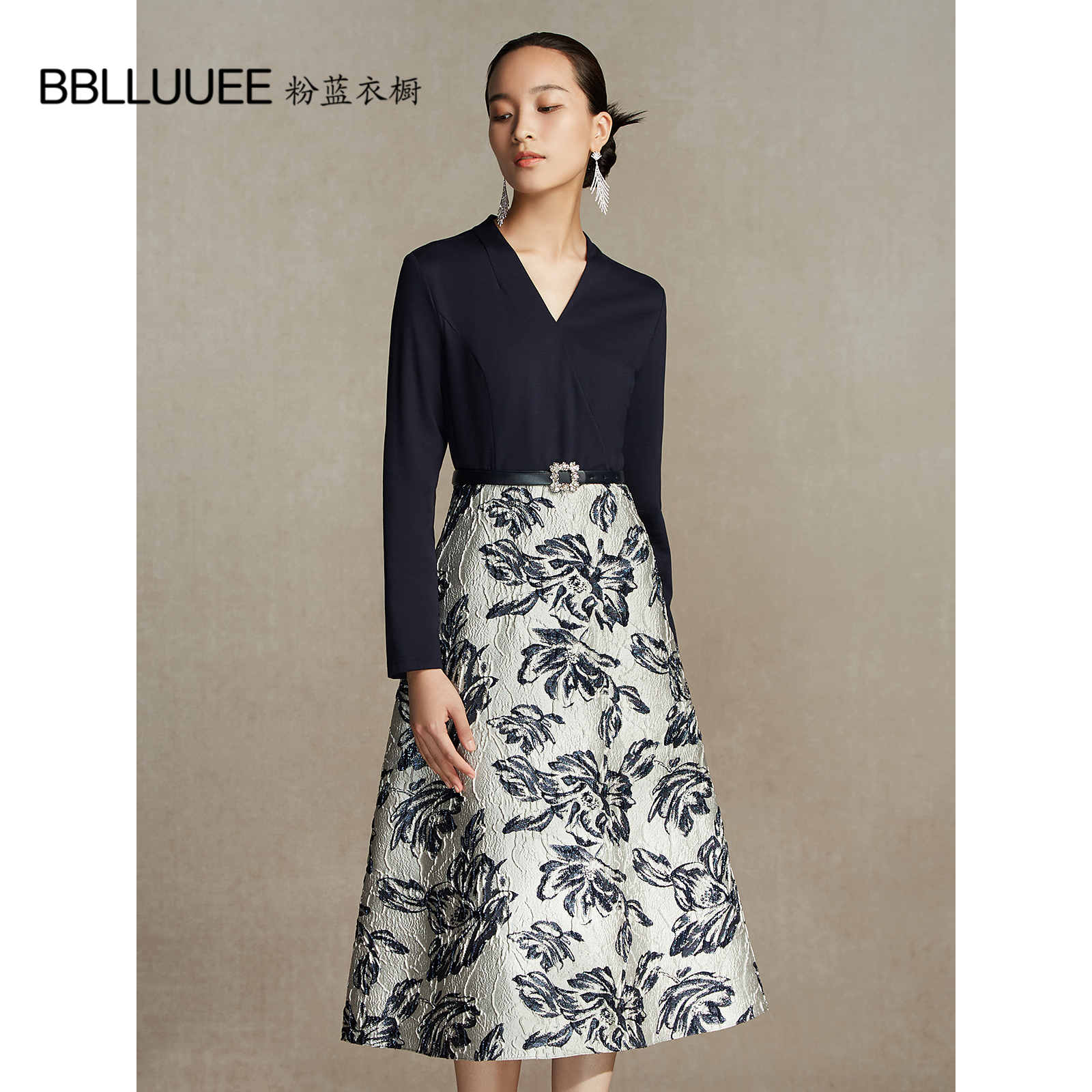 闪钻东方韵味粉蓝衣橱