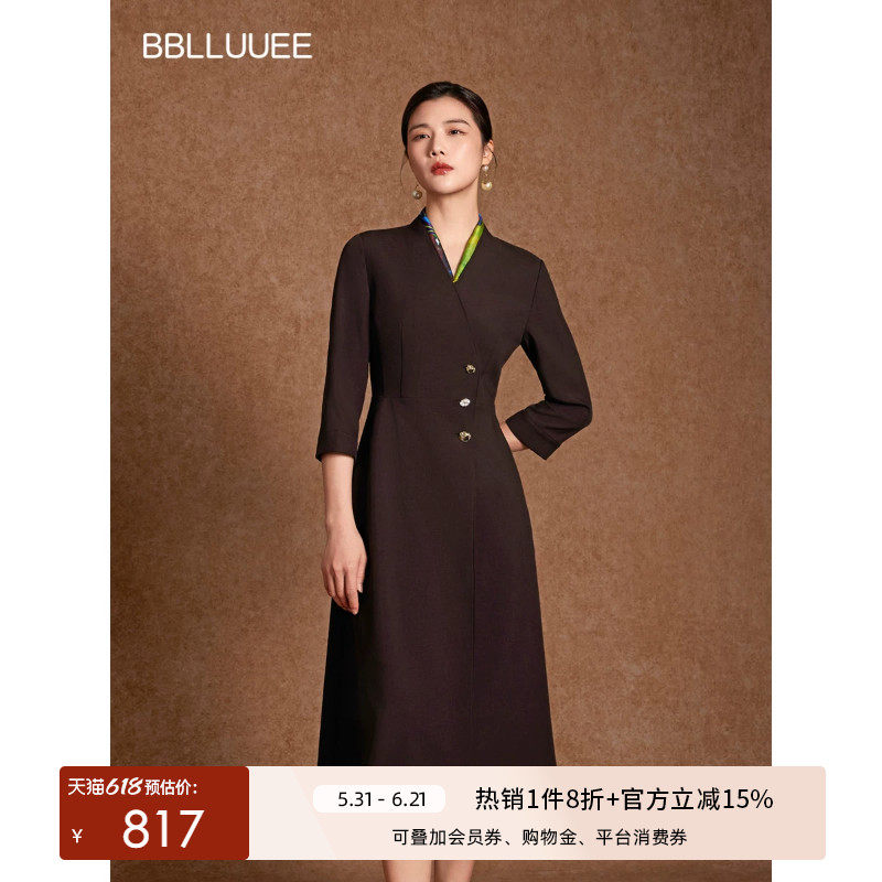 BBLLUUEE/粉蓝衣橱2026春装复古摩登丝巾装饰中长款七分袖连衣裙