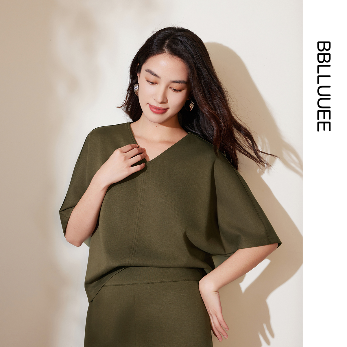 优雅简约  V领上衣直筒半裙套装