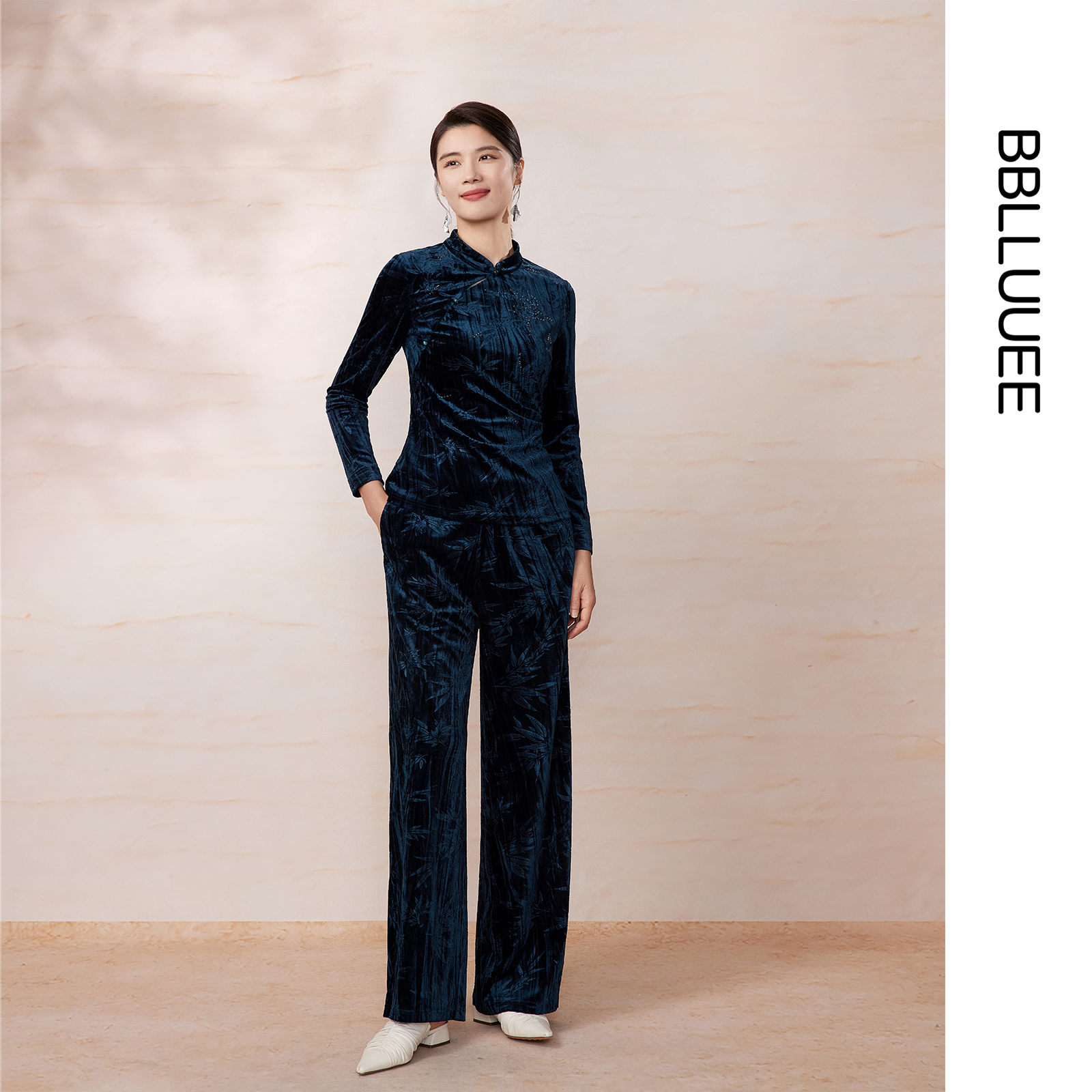 钉珠两件套粉蓝衣橱丝绒提花