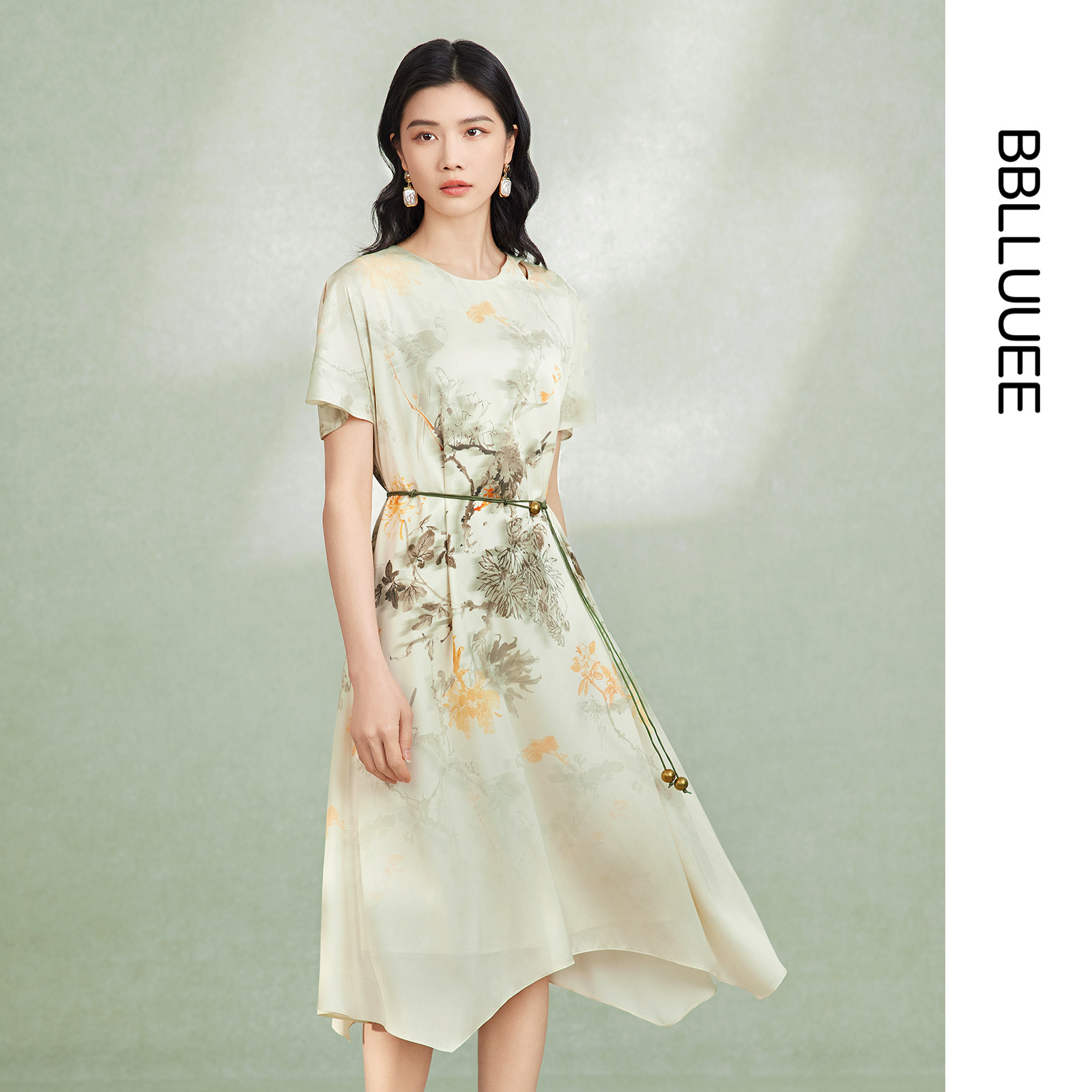 粉蓝衣橱2025夏装新款东方诗艺缎面印花渐变不规则落肩短袖连衣裙,女装/女士精品,连衣裙,淘宝优惠券,粉丝福利购,淘宝优惠卷