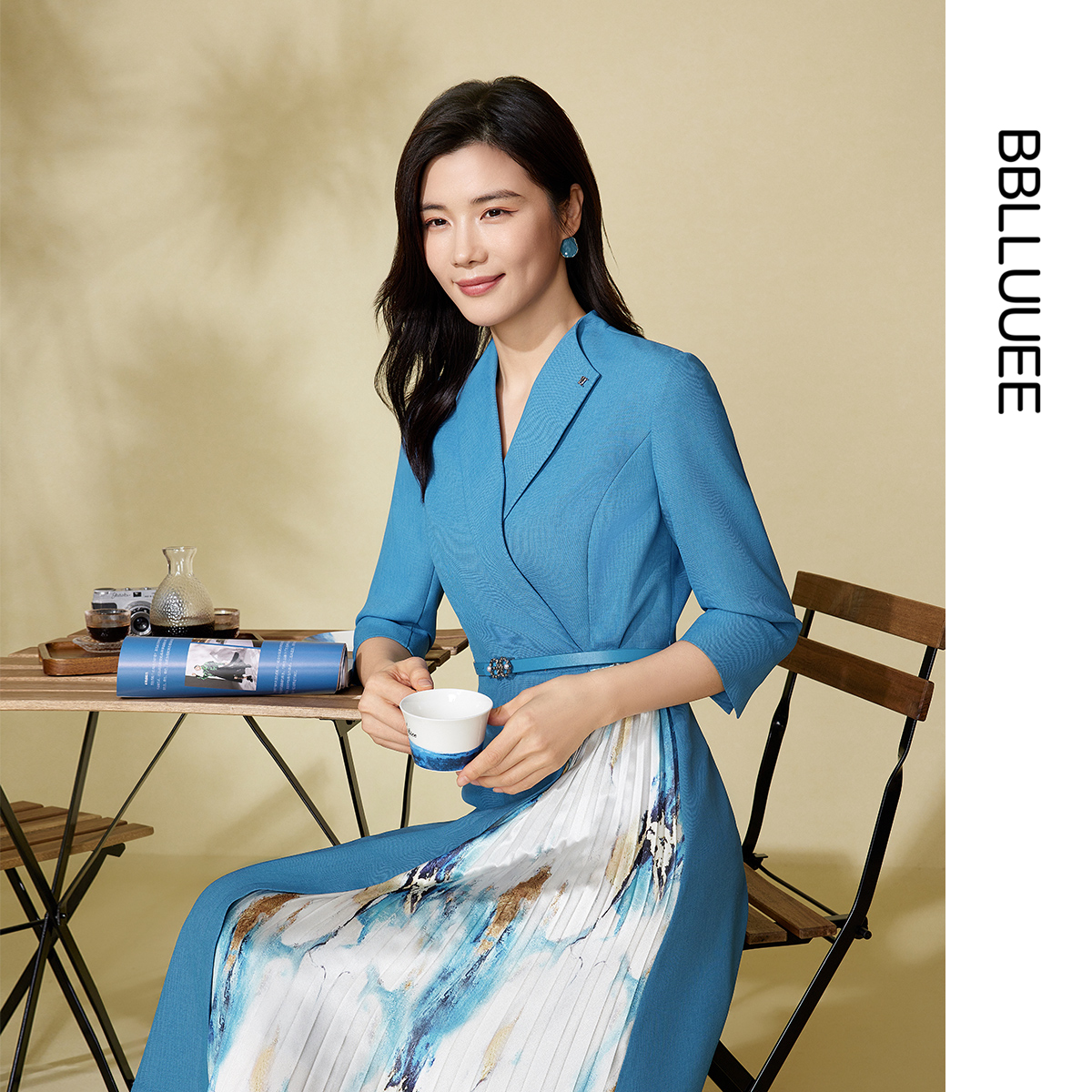 印花连衣裙艺术设计粉蓝衣橱