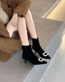 2026年新款时尚舒适百搭女鞋时装靴短筒纯色后拉链