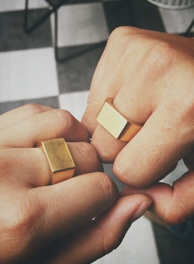 北欧瑞典简约主义时尚复古纯色正方形食指环男女情侣尾介子对戒指