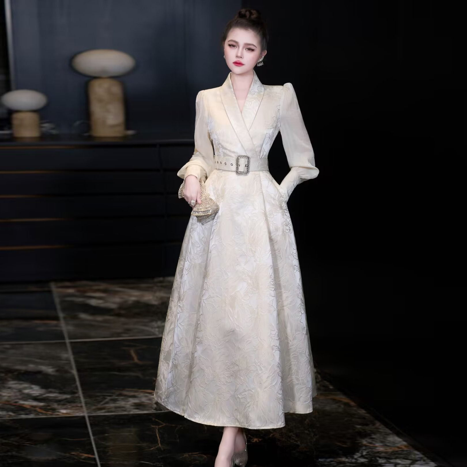 2025秋冬新款法式轻奢连衣裙女西装领收腰显瘦礼服长裙高级感气质