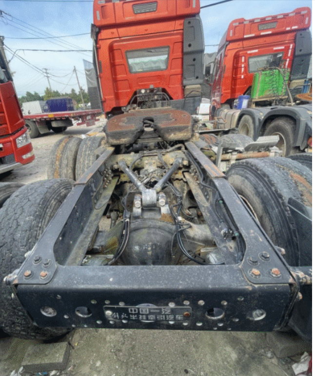 1月14日温州运输公司名下浙DW9556重型半挂牵引车网络拍卖公告