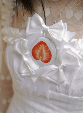 daytoday日常研究所 生日快乐 草莓蝴蝶结玫瑰胸针徽章