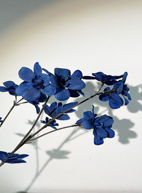 钟爱一抹“克莱因蓝”仿真花铃兰绢花 样板间跳色蓝色系轻奢假花