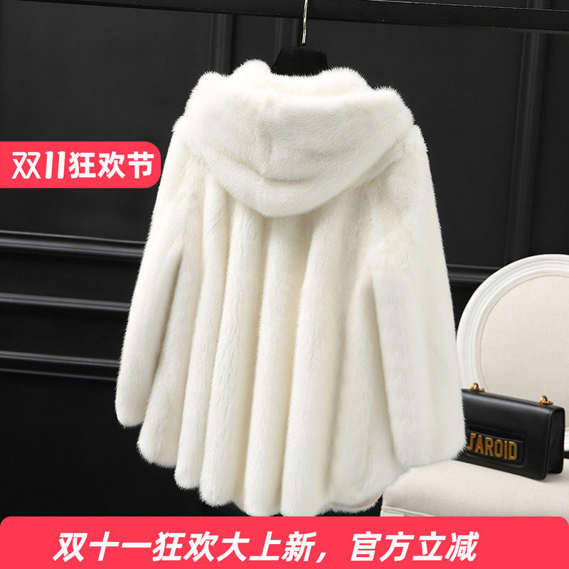 女整短款连帽貂皮大衣