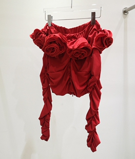 法式小众计感立体花朵长袖T恤女春季新款辣妹风褶皱露肩修身上衣