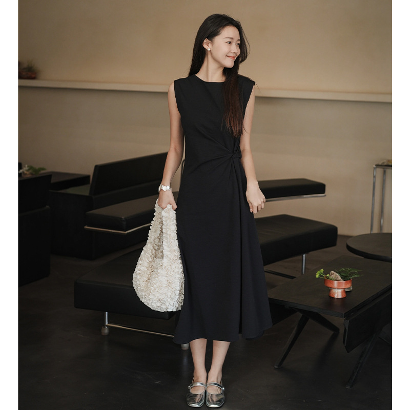 连衣裙女夏感  标准版型围裹式纽结连衣裙黑色2025年夏季新品