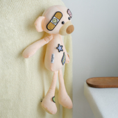 原创粉色大熊衣服挂件卡通可爱胸针布偶别针情侣配饰明星同款 配件