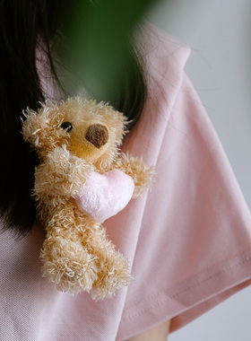 粉色甜美衣服胸针爱心小熊配件布偶 迷你别针配饰毛绒可爱挂件ins