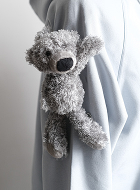 歪头灰色小熊胸针布偶 挂衣服摁扣配件24cm毛衣外套钮扣挂饰娃娃