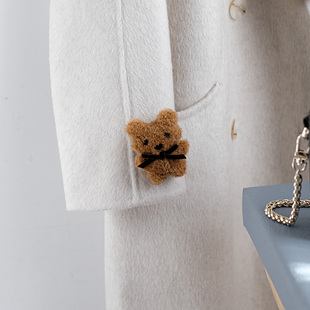 女生毛衣大衣胸针围巾袜子毛绒小熊配件衣服书包大衣别针挂件饰品