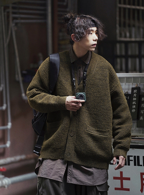 水曜日定休 日系复古简约纯色百搭毛衣男春秋开衫V领口袋针织衫潮