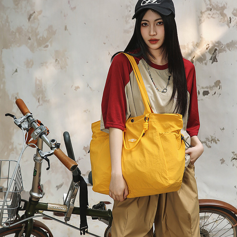 2025新款时尚百搭大容量女士单肩斜挎包休闲小众设计感轻便托特包