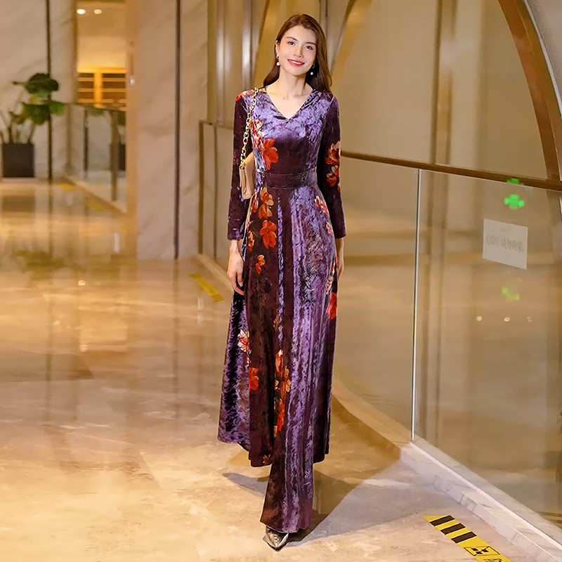 紫色金丝绒时尚新款连衣裙女2025高端大摆裙印花长袖气质长裙子