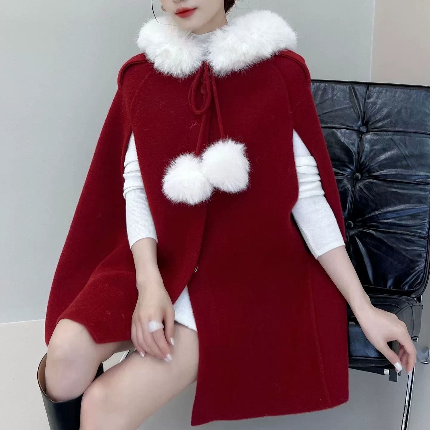 红色毛领斗篷针织开衫女连帽毛球装饰中长款显瘦千金感披肩外套潮
