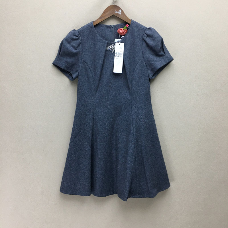 临品牌折扣    羊毛连衣裙春季潮款 Y23-A1101