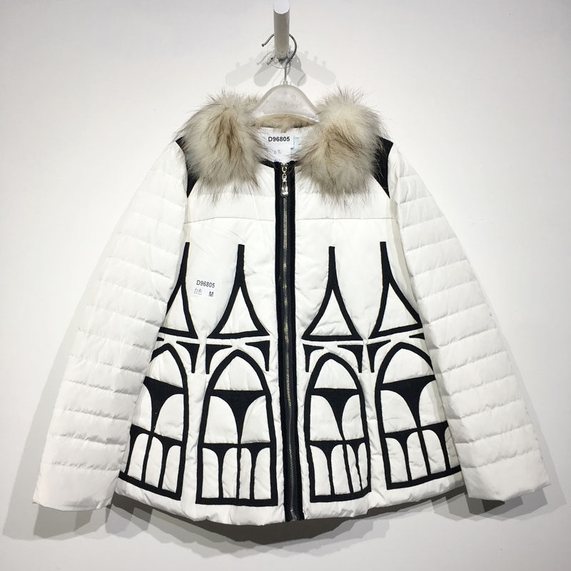 N系列 D96805 时尚短款真毛领羽绒服品牌女装折扣