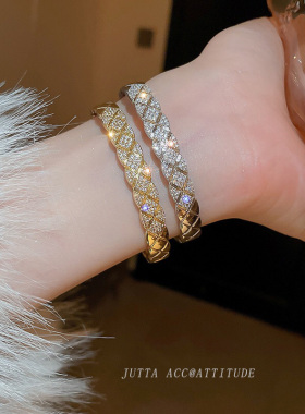 网格交叉手镯女气质锆石轻奢高级感叠戴手环手饰时尚百搭