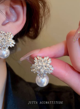 雪花珍珠耳钉秋冬2026新款爆款耳环高级感女过新年耳饰方圆脸小众