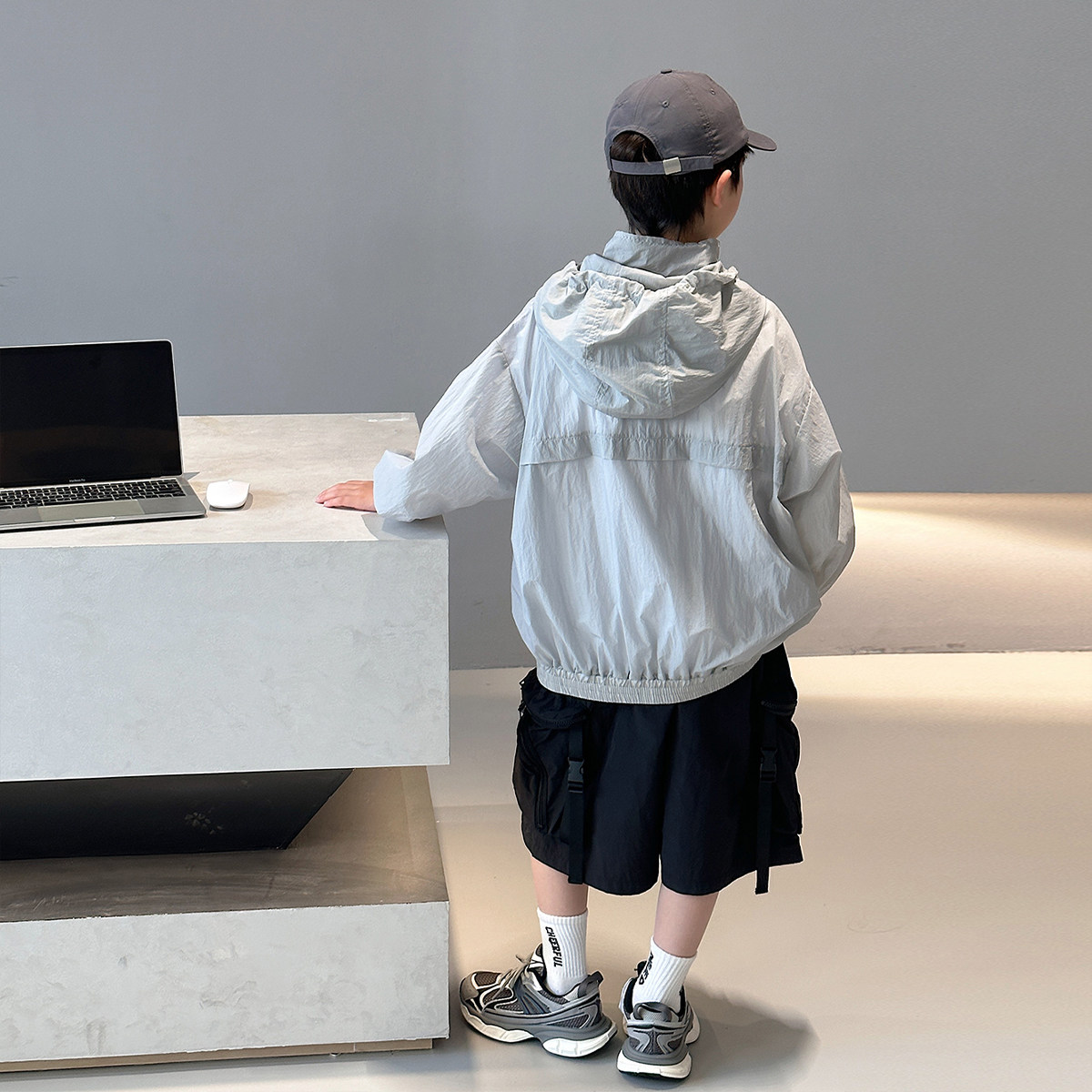 어린이 자외선 차단 의류 2024 여름 소년 코트 얇은 에어컨 셔츠 유행 큰 어린이상의 자외선 차단 자외선 차단 의류