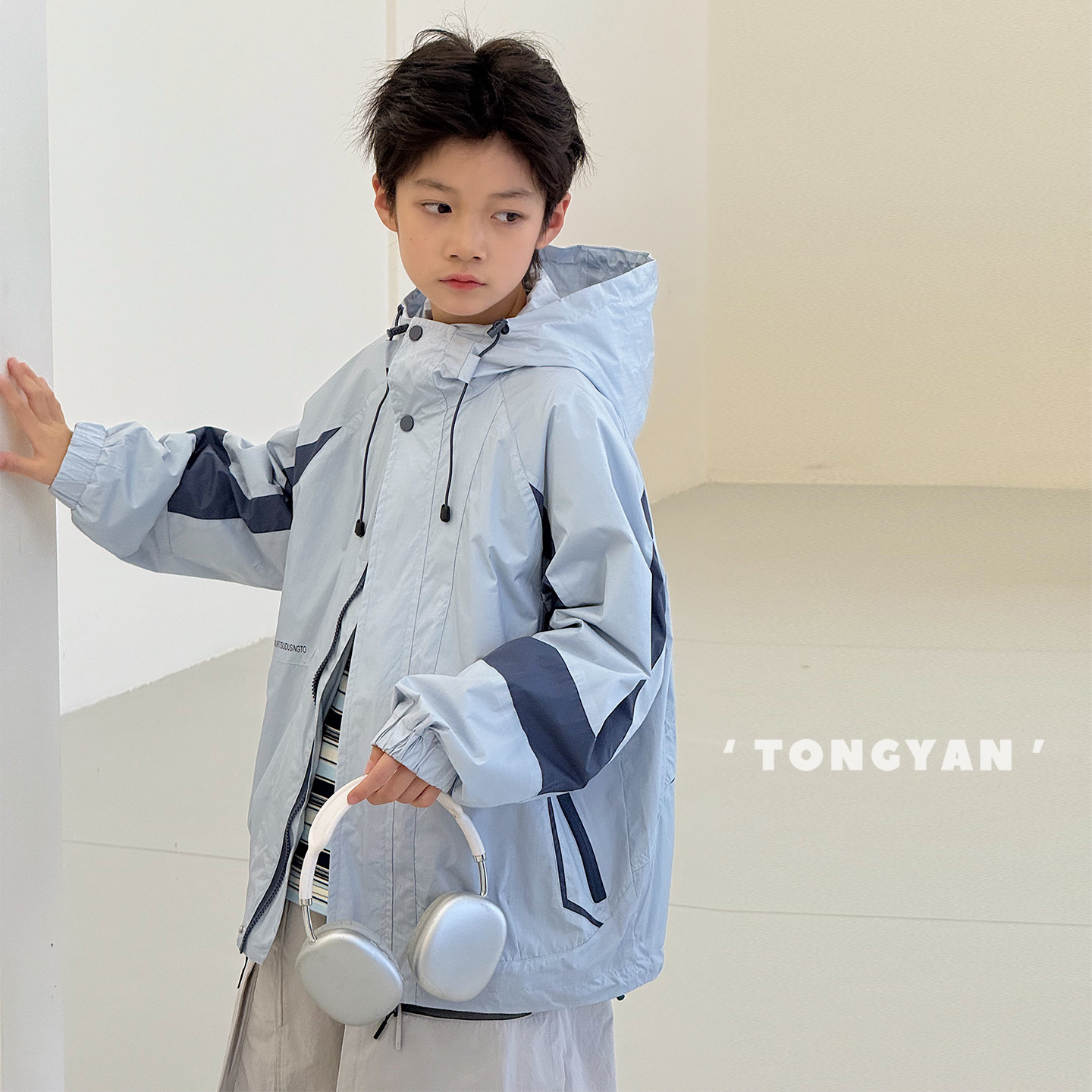 男童外套2026春季新款洋气中大童工装上衣连帽夹克炸街儿童冲锋衣